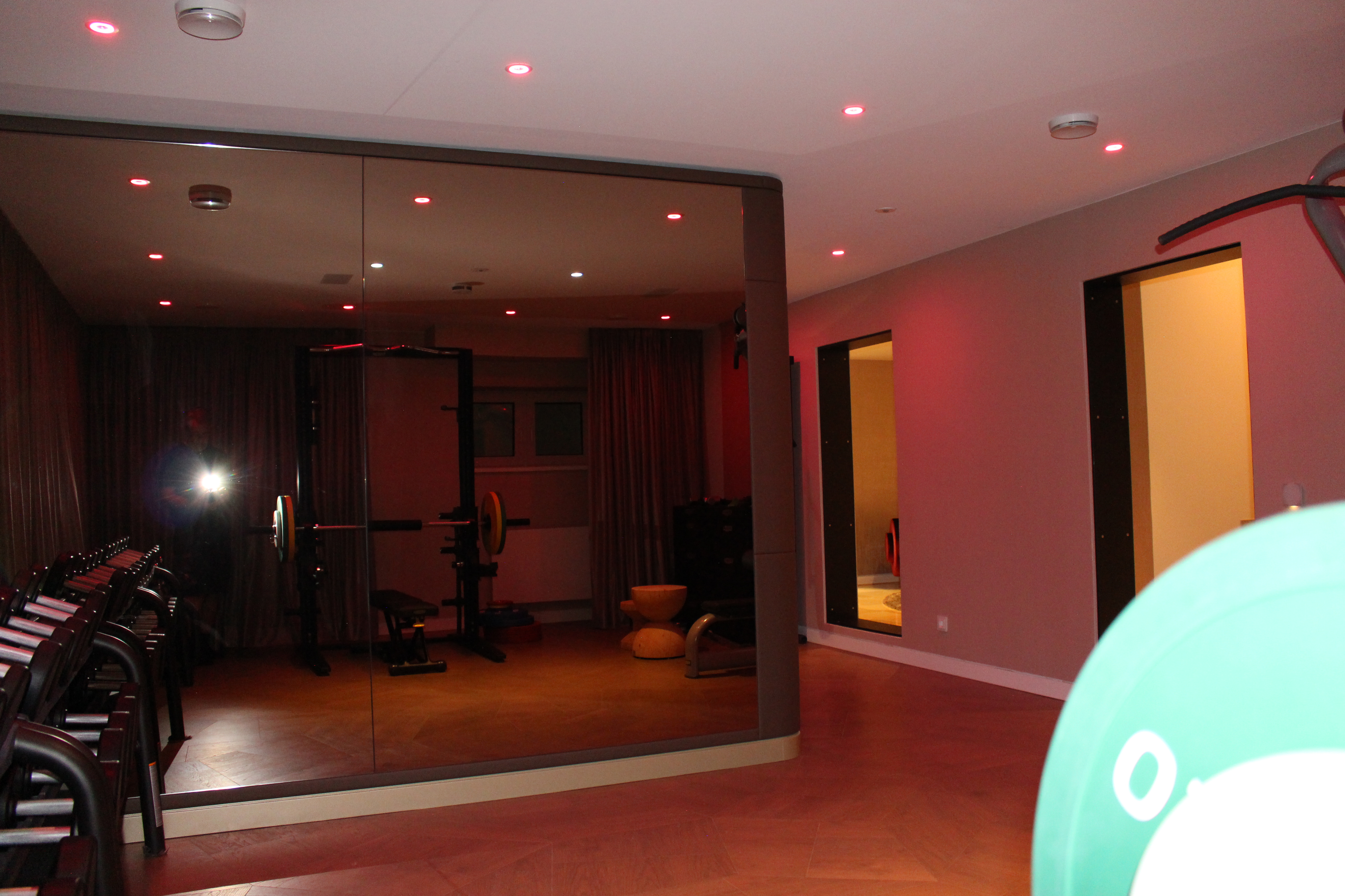 Intelligente Gebäudeautomation mit Loxone und KNX von ESZI